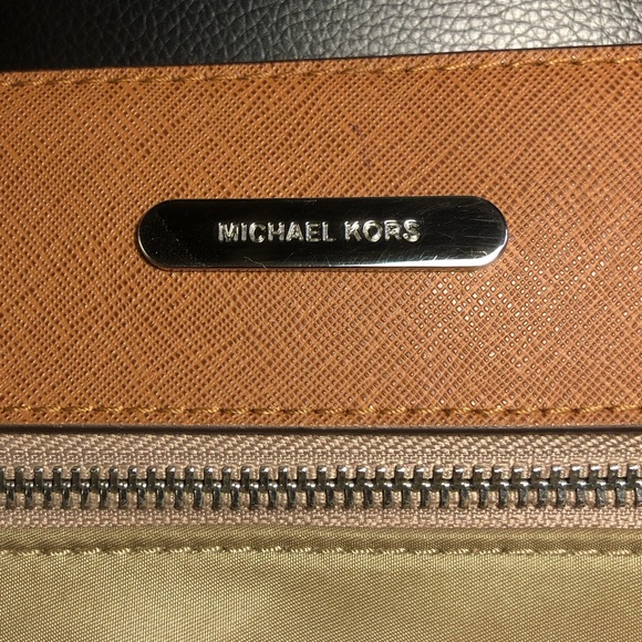 MICHAEL KORS COLGATE HANDBAG. - Picture 4 of 6